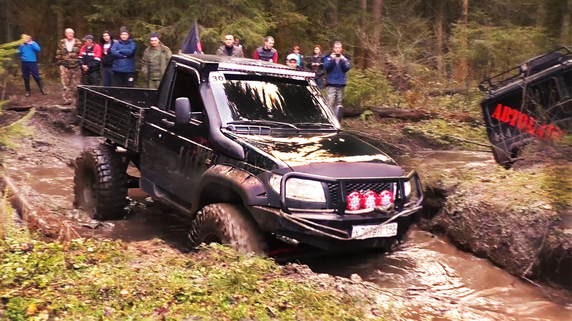 Грузовой УАЗ уничтожает бездорожье. УАЗ Патриот, Хантер, Jeep Cherokee,  Renault Duster.