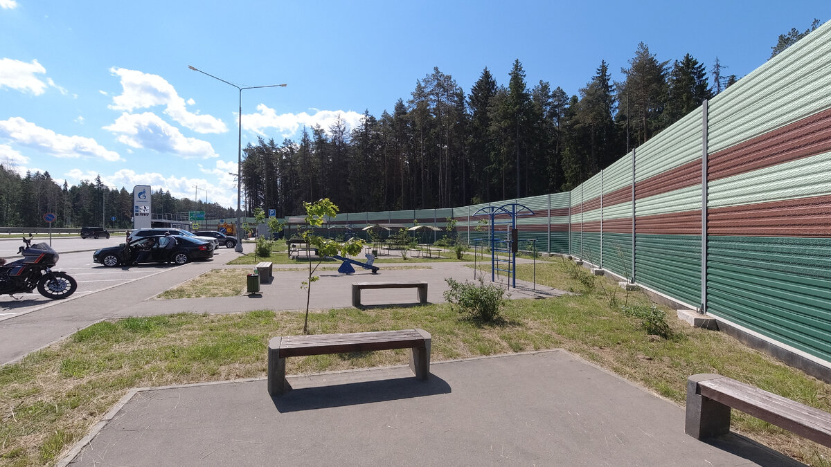 Место отдыха на трассе М-11 "Нева". Личное фото.