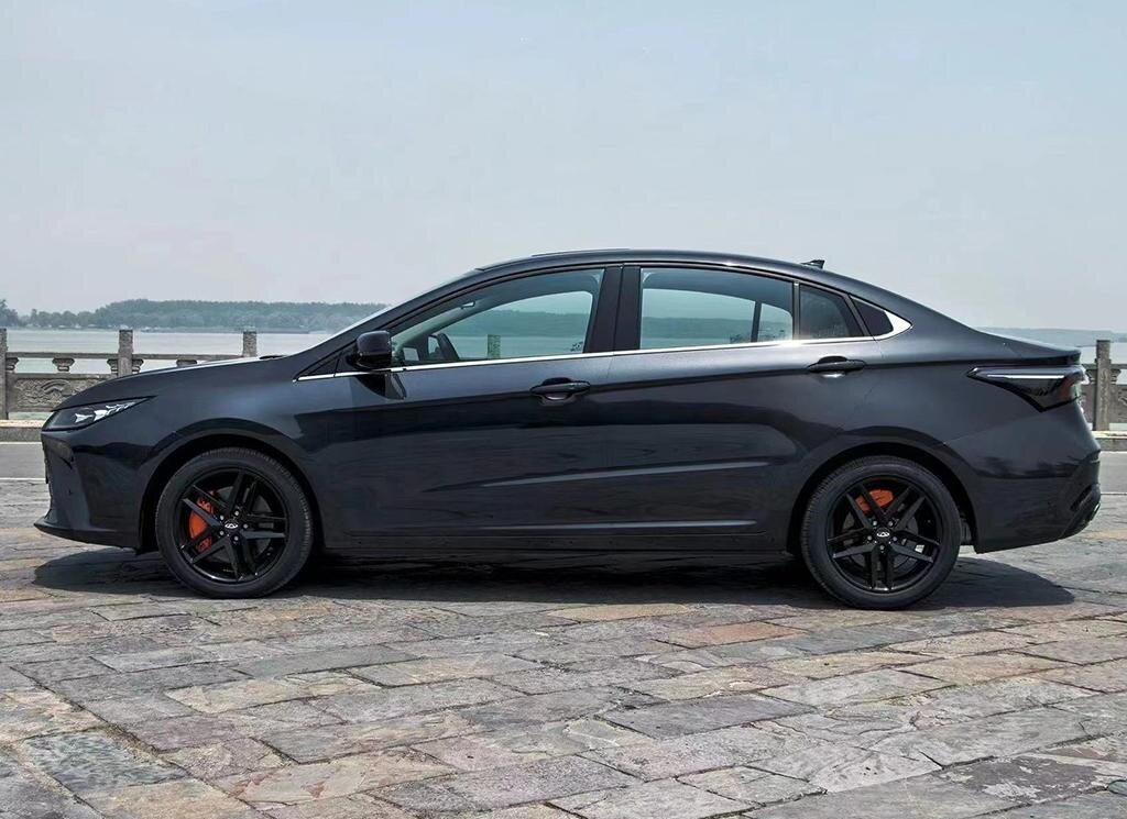 На фото: Седан Chery Arrizo 5 GT