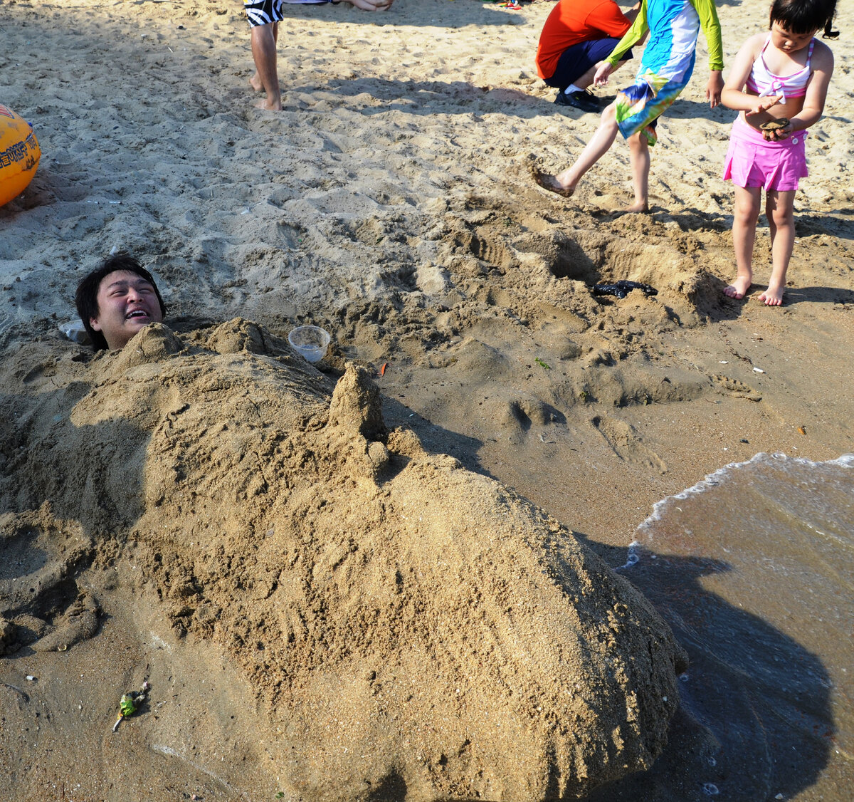 Корейцы резвятся, как дети, прикалываются друг над другом))