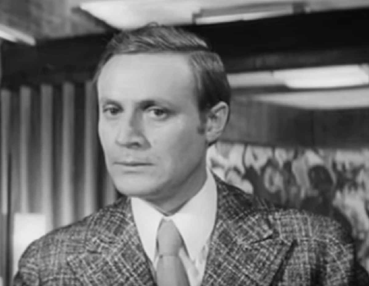 Кадр из фильма "Четвёртый". Юрий Соломин в роли Чарльза Говарда