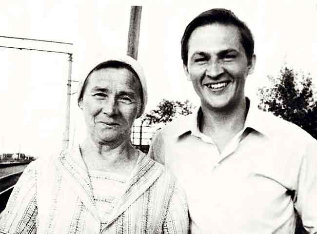 Владимир Маланин в юности с мамой Зоей Ивановной