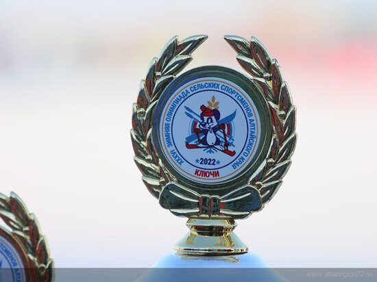     Победителей наградили памятными медалями. Фото: altairegion22.ru