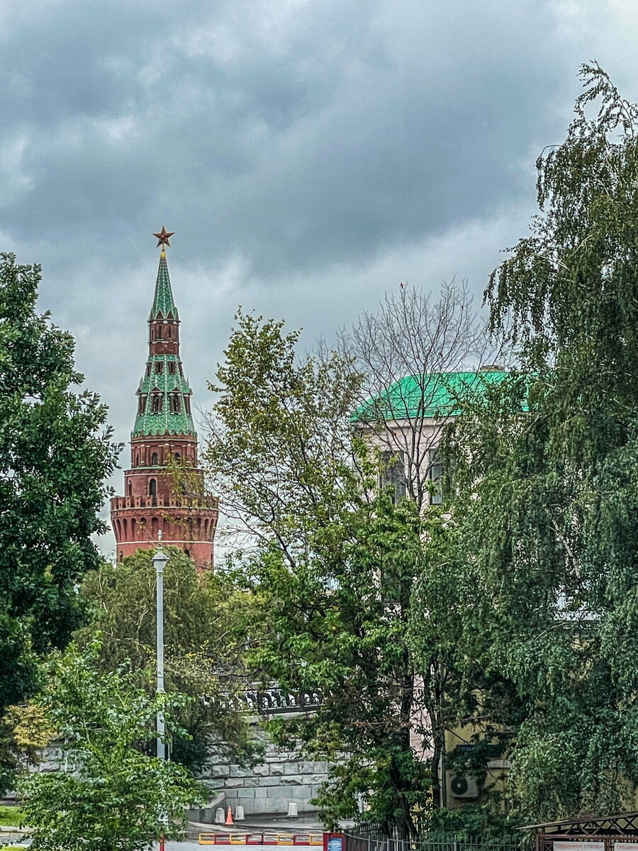 Как выглядит самый близкий к Кремлю жилой дом? | Пешком по Москве | Дзен