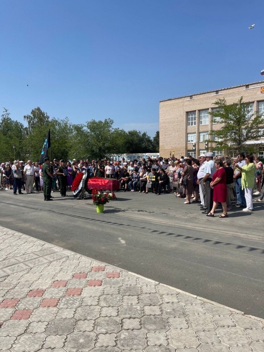 В Оренбургской области проводили в последний путь погибших на Украине  бойцов | Новости Orenday.ru | Дзен