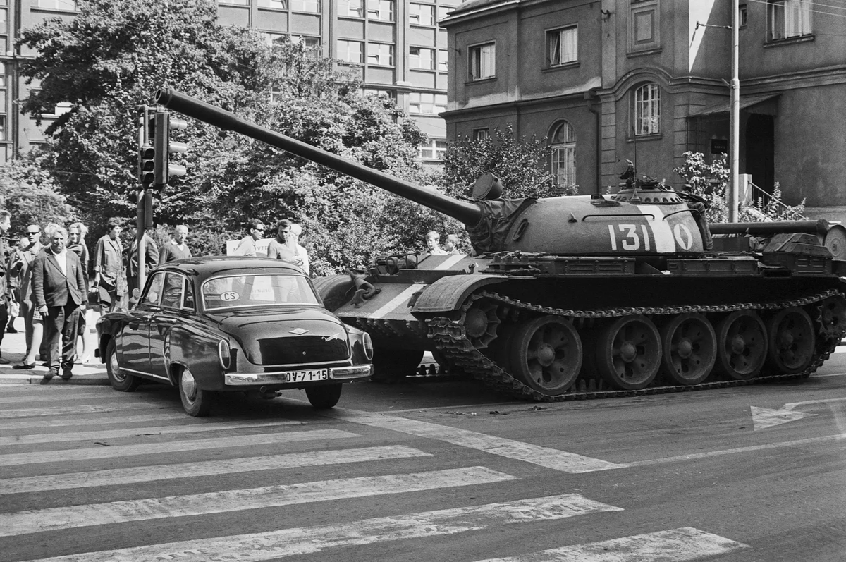 Фото: «Что вы здесь делаете?!» Советские танкисты были застигнуты ...