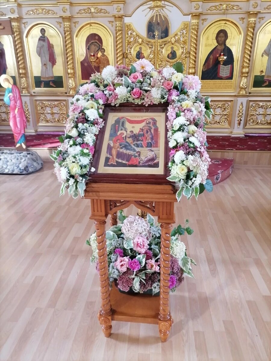 Украшение иконы к празднику Рождества Пресвятой Богородицы.  🙏⛪🩵21.09.2022г. | Храмовая флористика в посёлке🌸 | Дзен