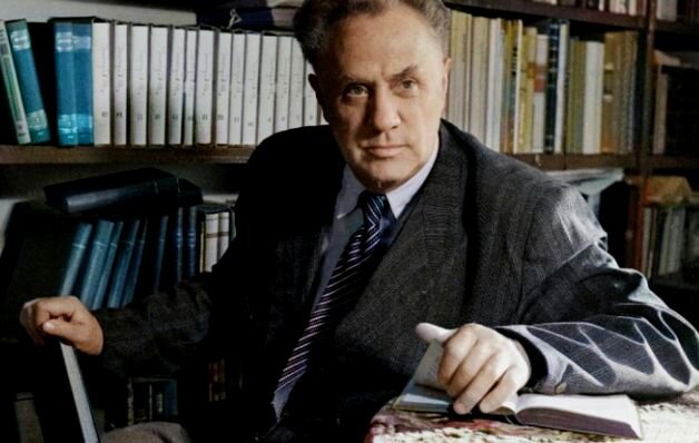 Михаил Жаров