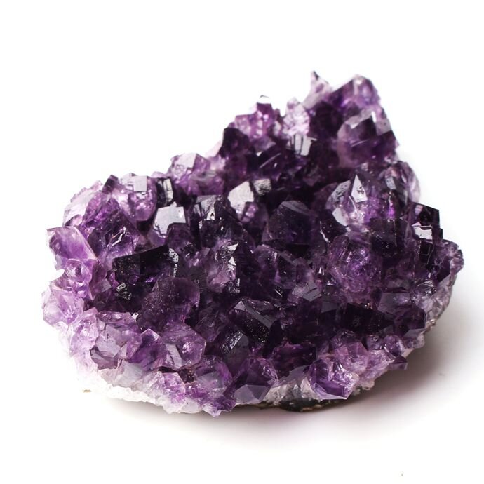 Необработанный кластер аметиста и золотые кольца, браслет и подвеска с аметистами разных огранок (8 фото) 