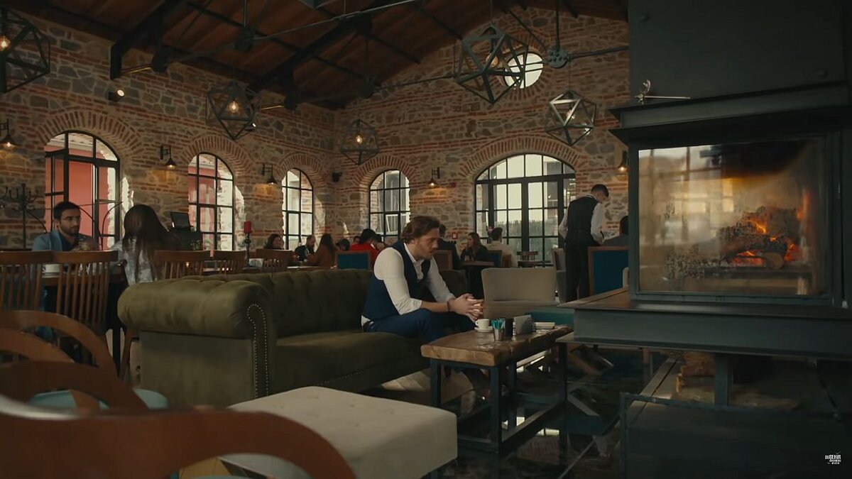 Кадр из сериала «Этот город последует за тобой», Турция, 2017 год