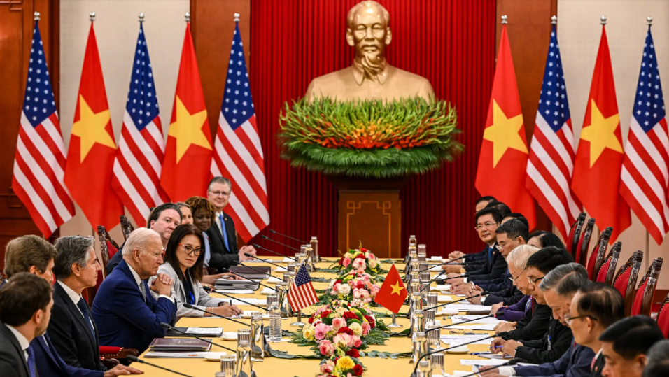 Переговоры на высшем уровне. Фото из откр. источников. 