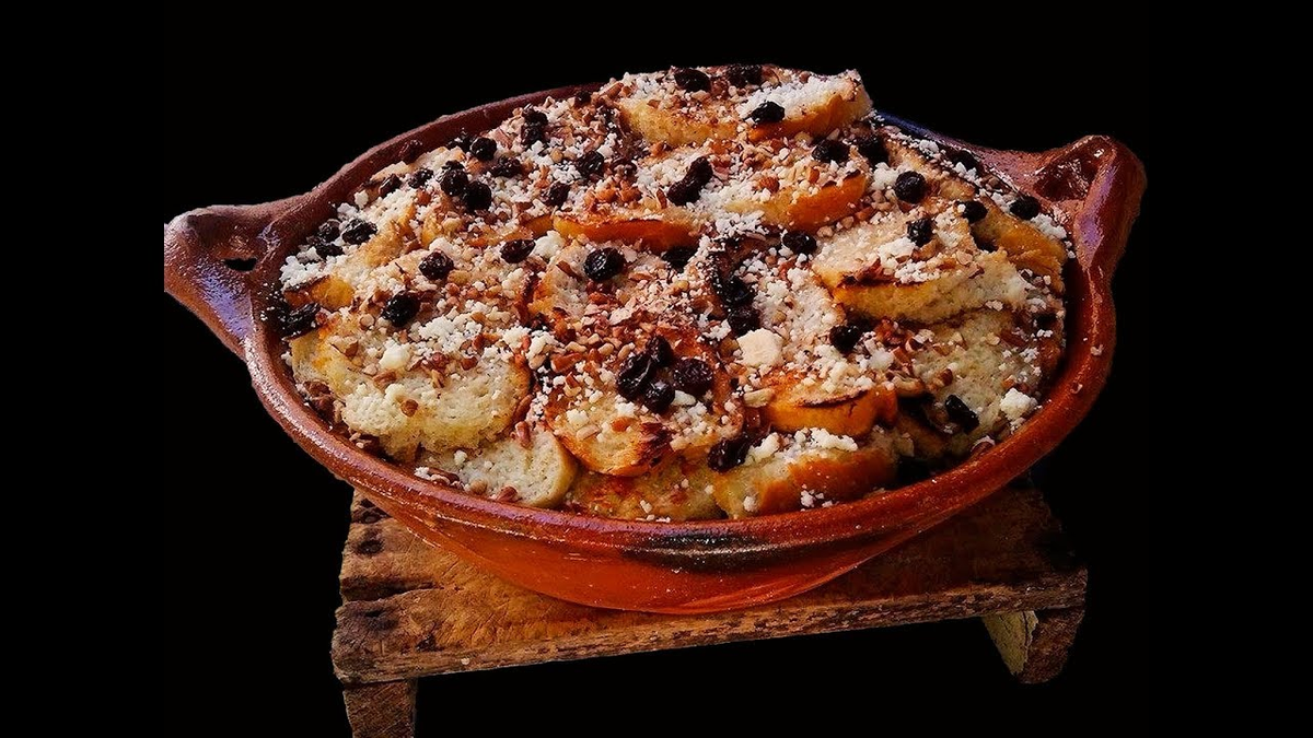 Капиротада - насыщенный фруктами пудинг с орехами и сухофруктами