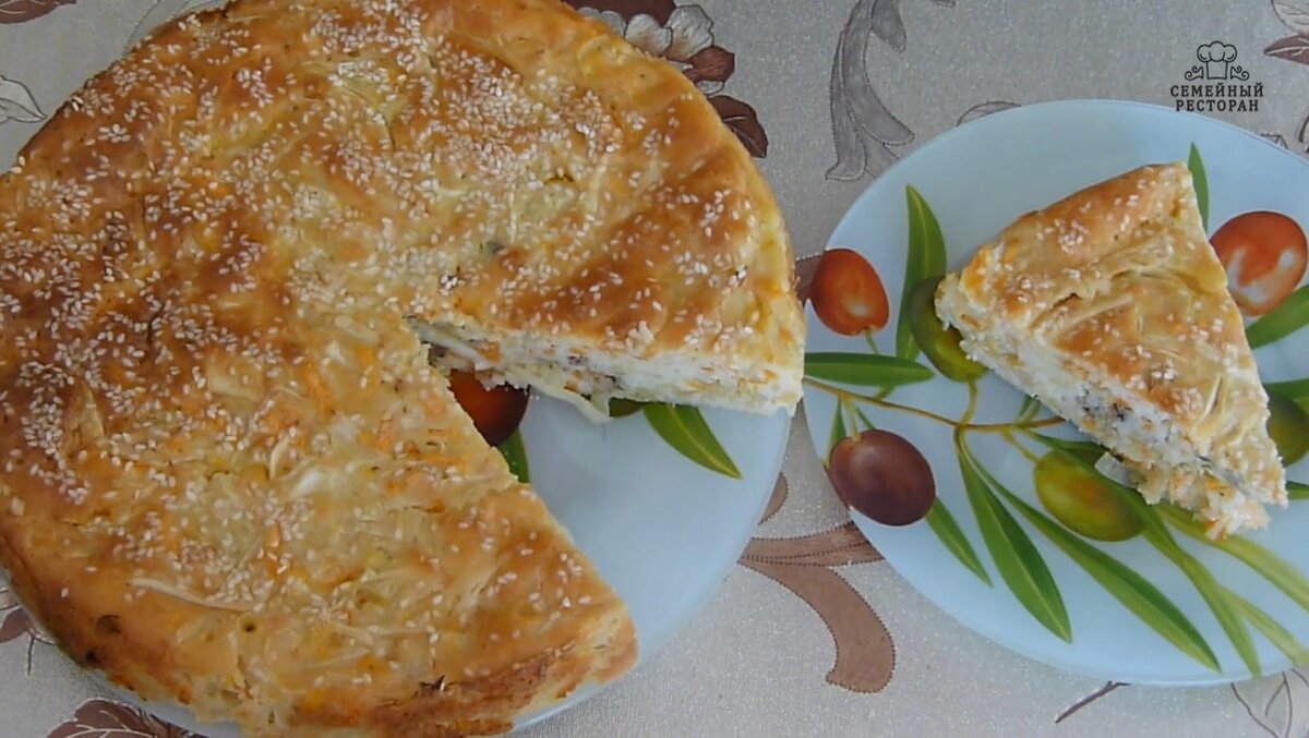 Наливной пирог с начинкой из капусты и рыбных консервов