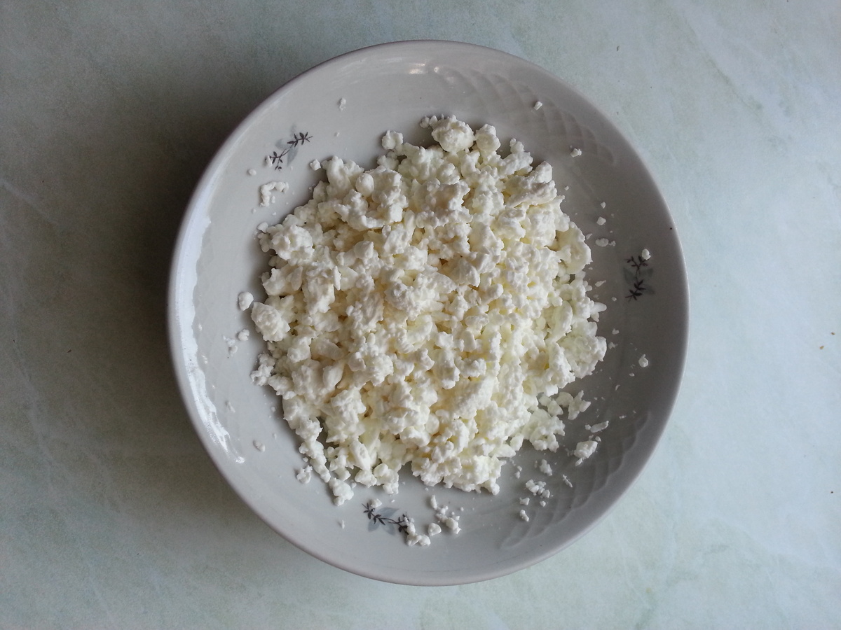 яблоко  очищенное  от  кожуры  и  удалённой  сердцевиной ,  запечённое  в  микроволновке.