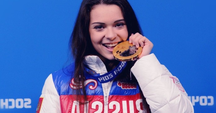 Аделина Сотникова взяла золото в Сочи по фигурному катанию