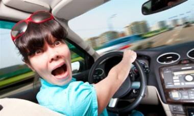 Женщина за рулём