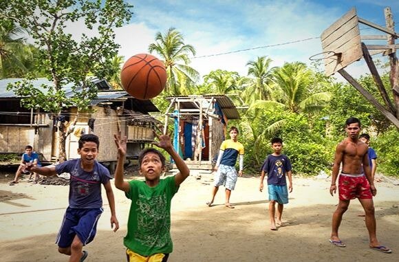 Баскетбол, мини-площадка, футболка NBA, баскетбол на Филиппинах