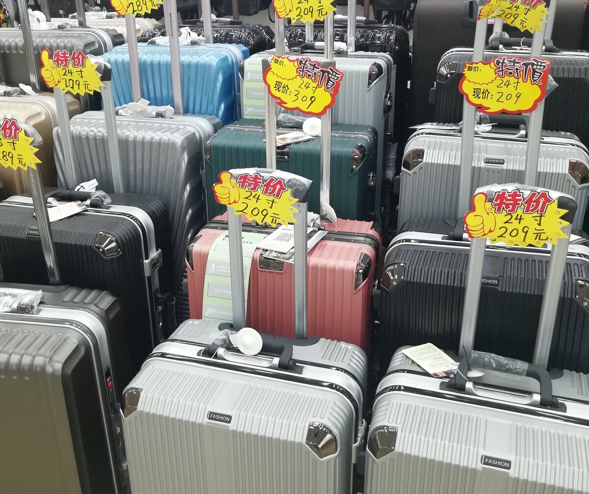 Товары на подземном рынке в Харбине