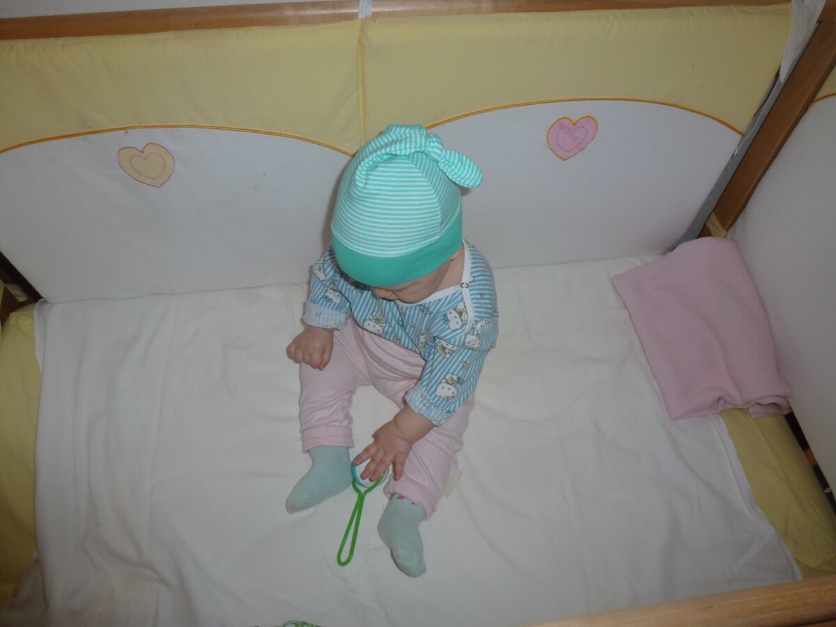 Тут я вам показываю вид шапочек для новорожденного. На фото нам уже есть 6 месяцев