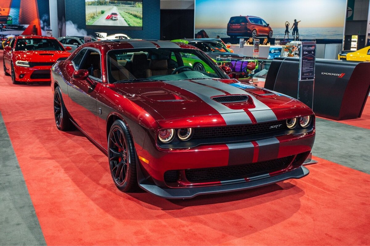 Hellcat dodge Challenger тюнингованный