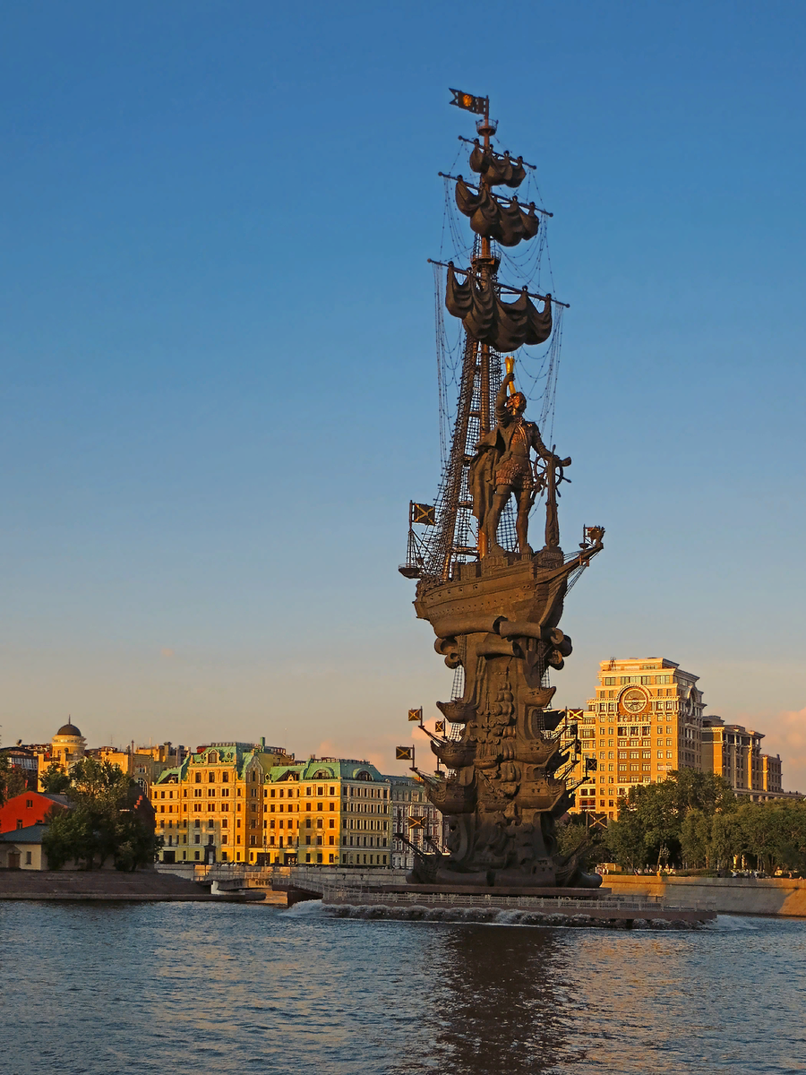 Памятник церетели. Зураб Церетели памятники. Памятники Зураба Церетели в Москве. Церетели Зураб скульптуры в Москве. З К Церетели скульптор