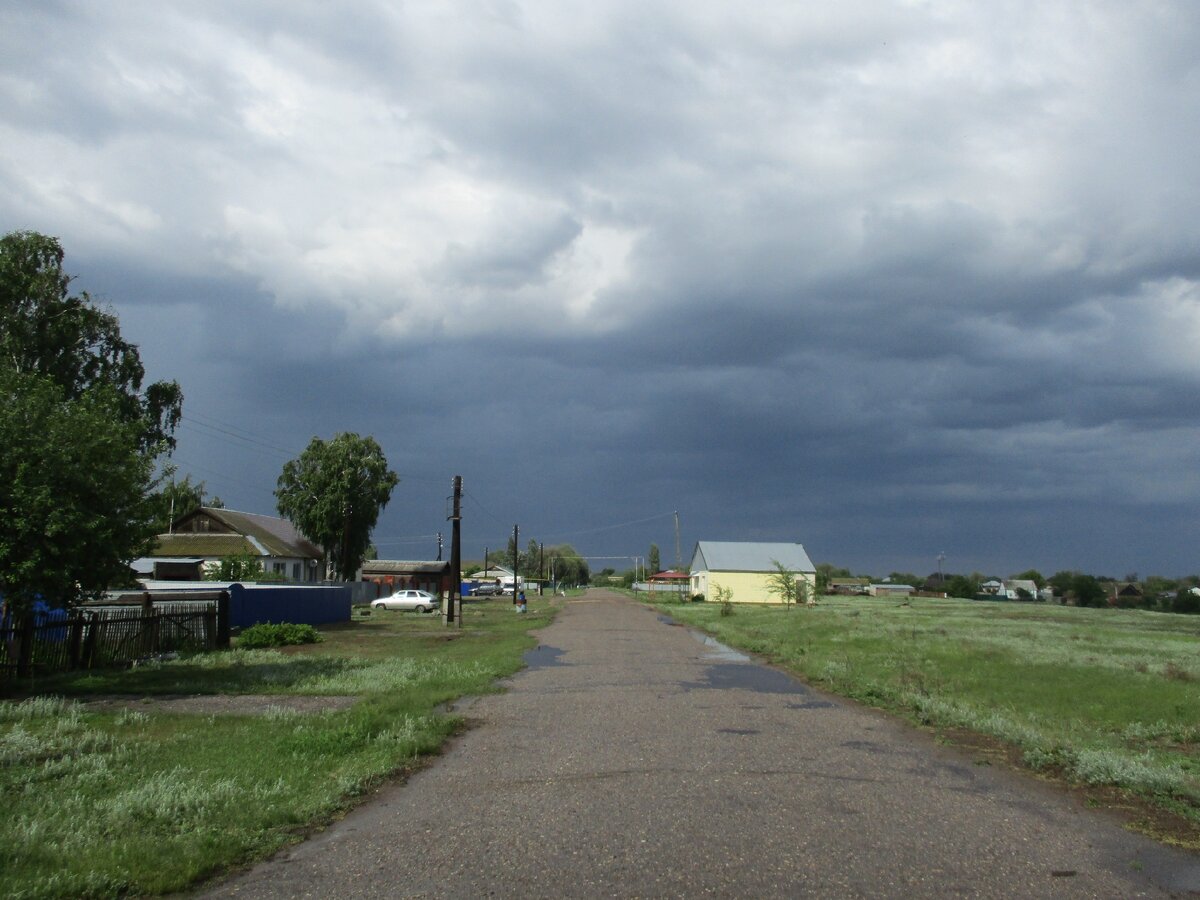 По правому борту - сельский магазин Казалось бы, что здесь такого? листаем галерею!)