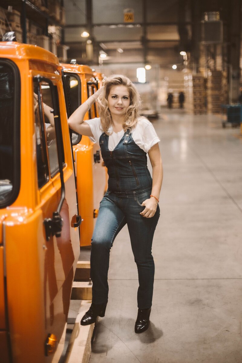  Девушка работает в компании «Автозапчасть «КАМАЗ» комплектовщиком. Эта компания — дочернее предприятие автогиганта.-2