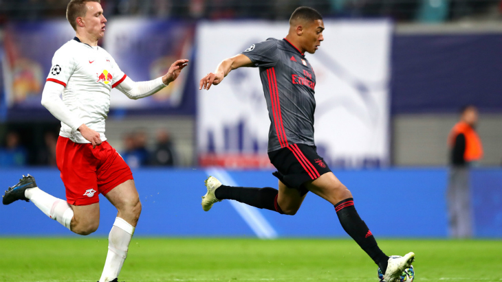 Не изволите ли вы, месье, вернуть этот чудесный мяч обратно ко мне.