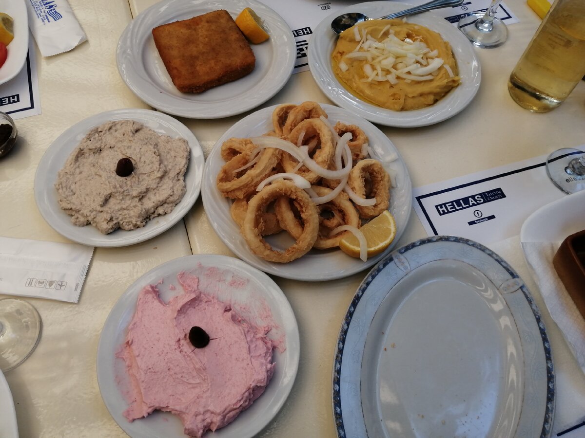 Обед в критской таверне. фото Света Давыдова 