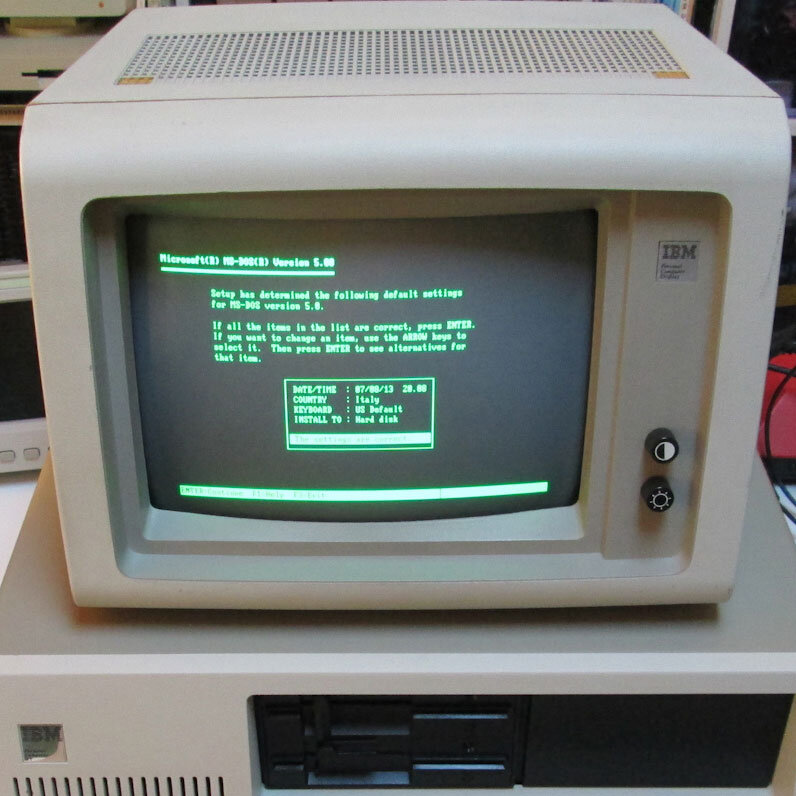 IBM-PC с mda видеоадаптером.