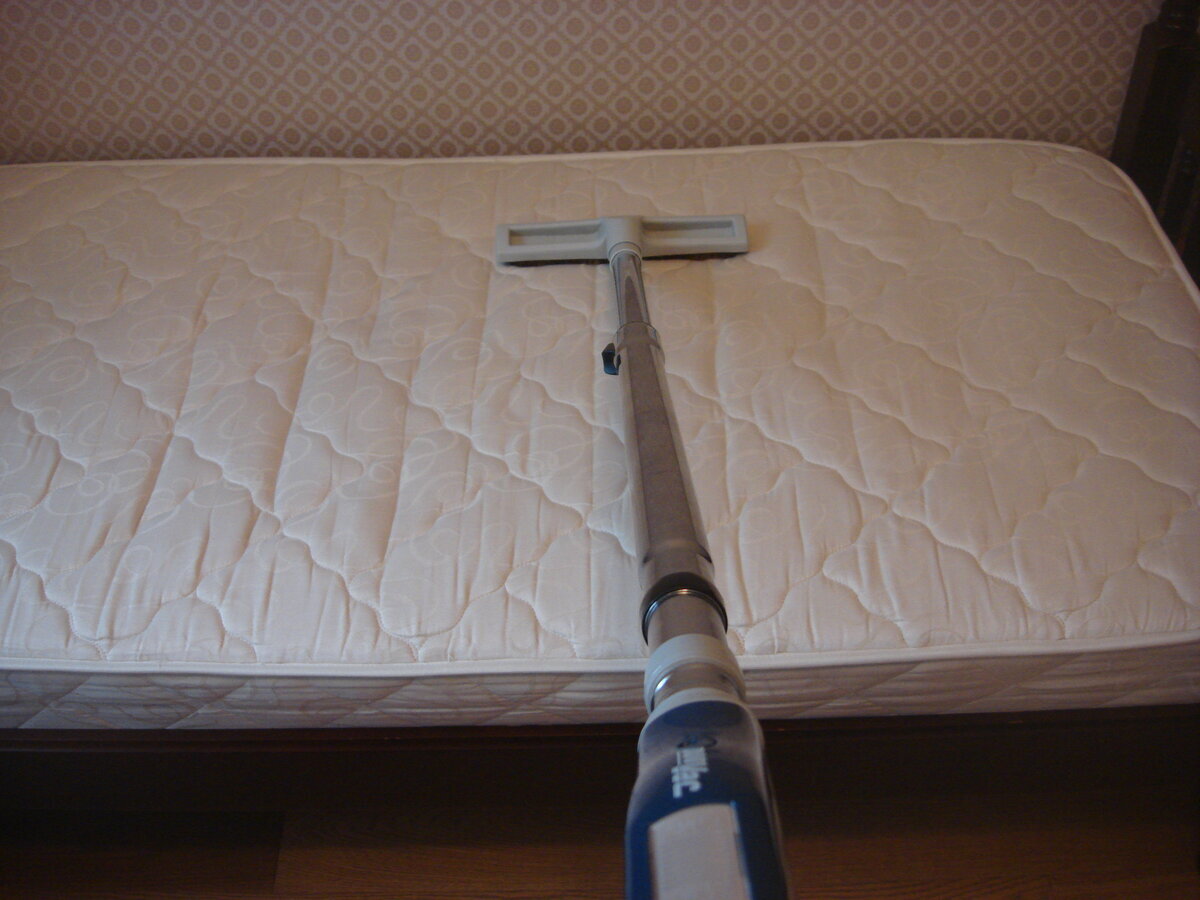 Фото сделано автором (пылесошу матрас)