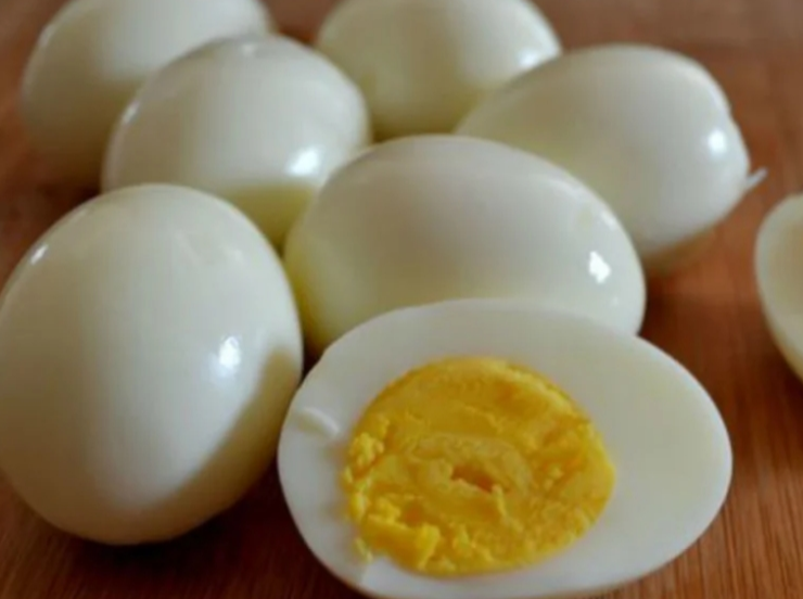 Простой способ, как приготовить яйца вкрутую без варки. Экономим время и электричество