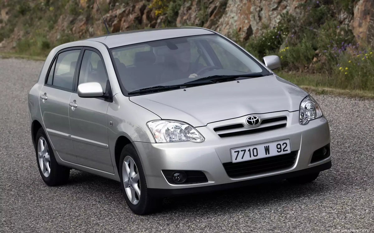Toyota Corolla 1.6 MT 2005 Хэтчбек