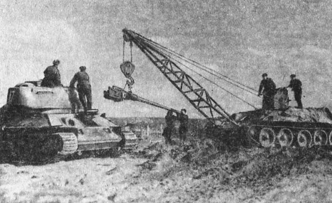 Фрагменты ремонты пушки танка Т-34 в полевых условиях.