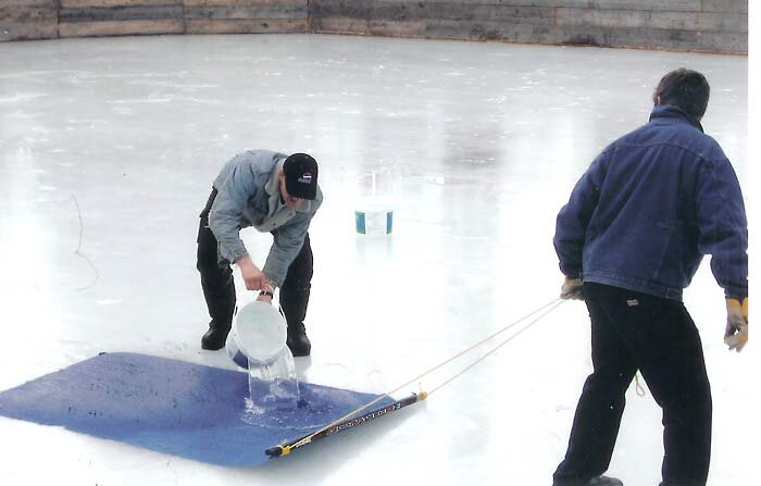 Каток на участке: как залить лед самостоятельно и что делать, если зимы нет, а кататься хочется?