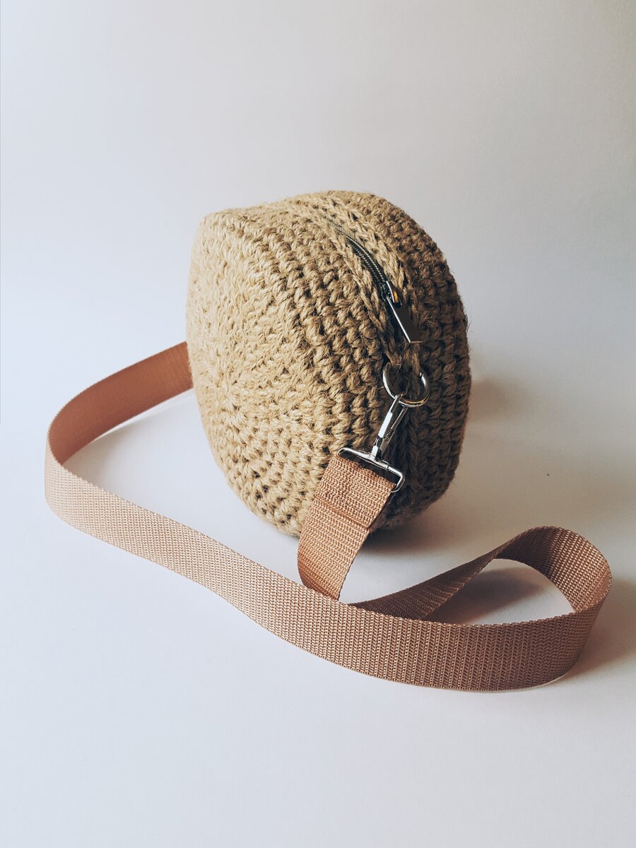 Фотографии из личного архива. Сумки из джутовой нити.