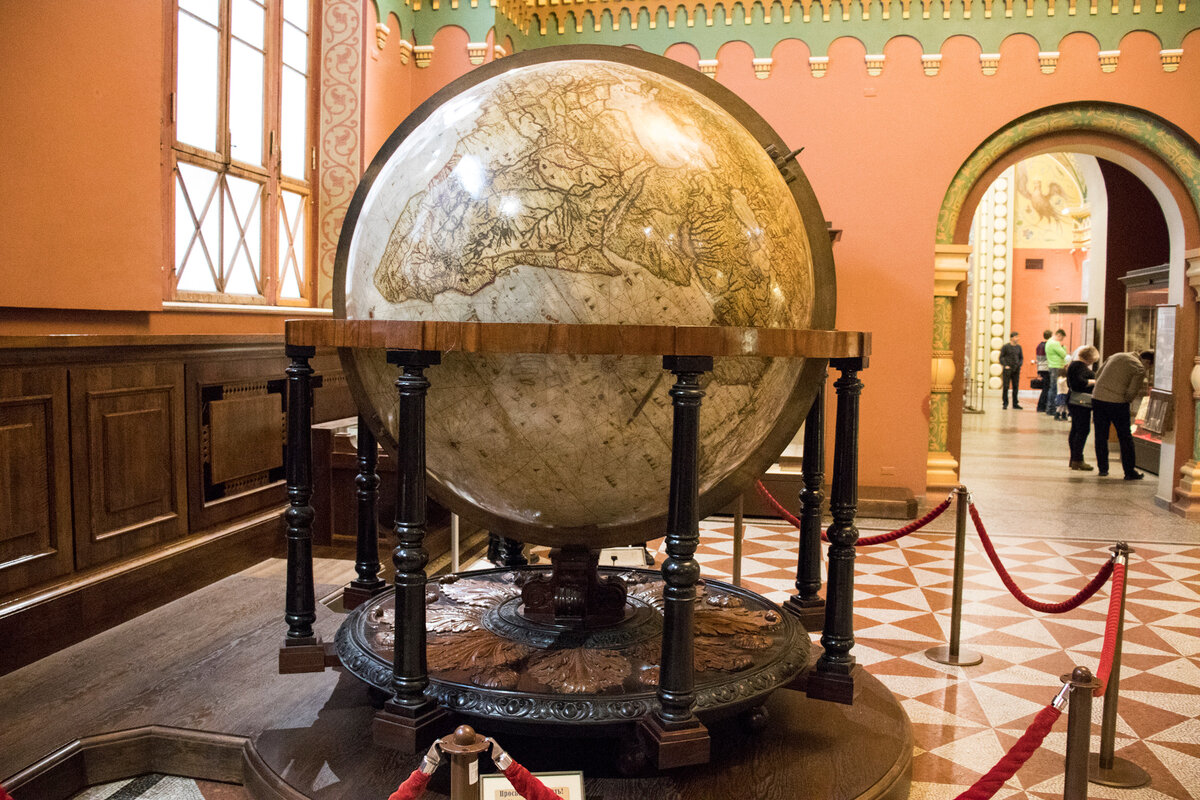 Глобус в историческом музее в москве