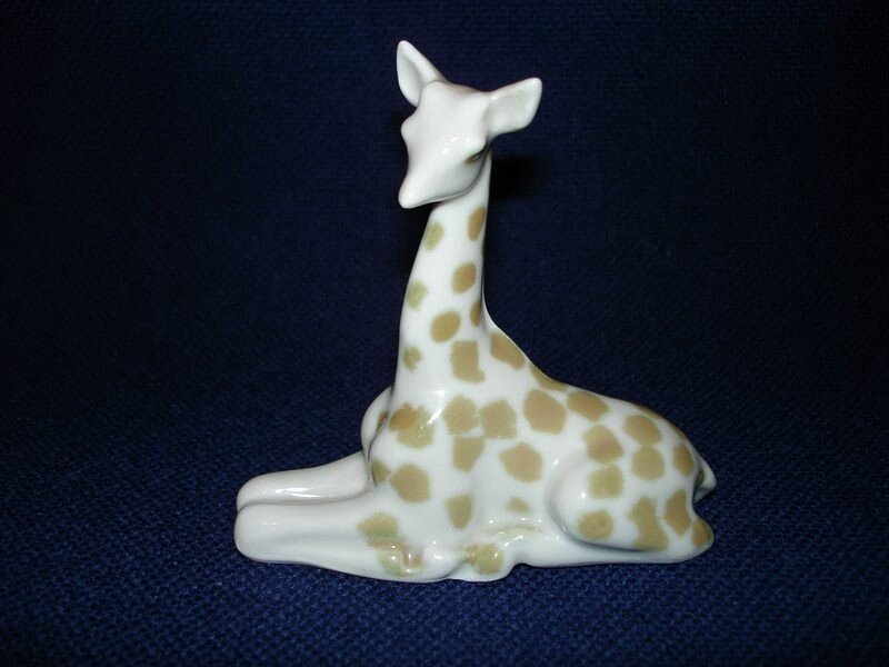 Жирафенок, авт. П.П. Веселов, Рижский фарфоровый завод, 1960 г. Фото из архива коллекции "Фарфоровый заповедник"