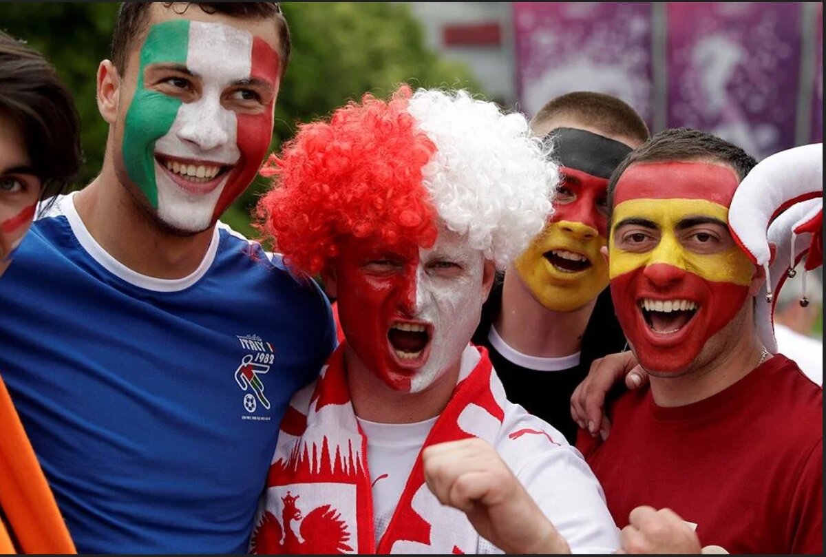 Фанаты фк урал. Стадион октябрь фанаты цска. Фанат команды. Эмоции болельщиков. Трибуны с болельщиками.