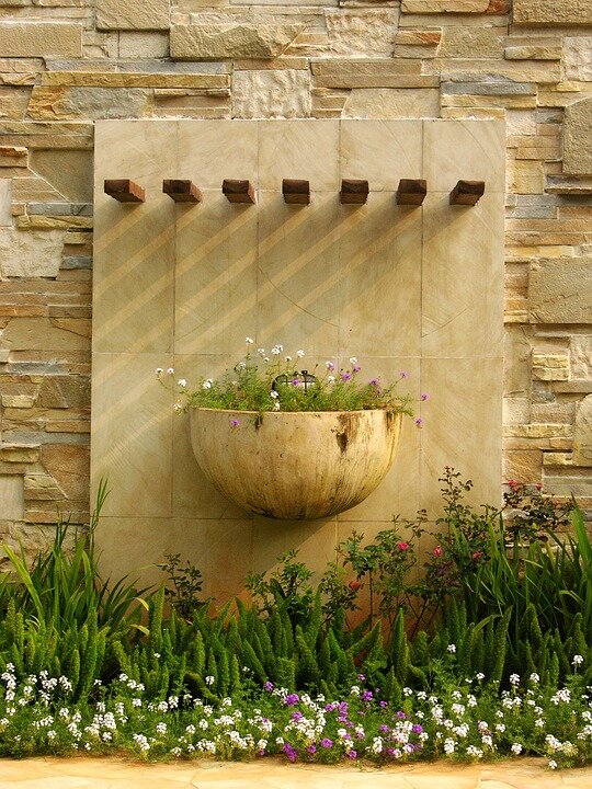 https://cdn.pixabay.com/photo/2014/12/11/09/03/garden-564017_960_720.jpg