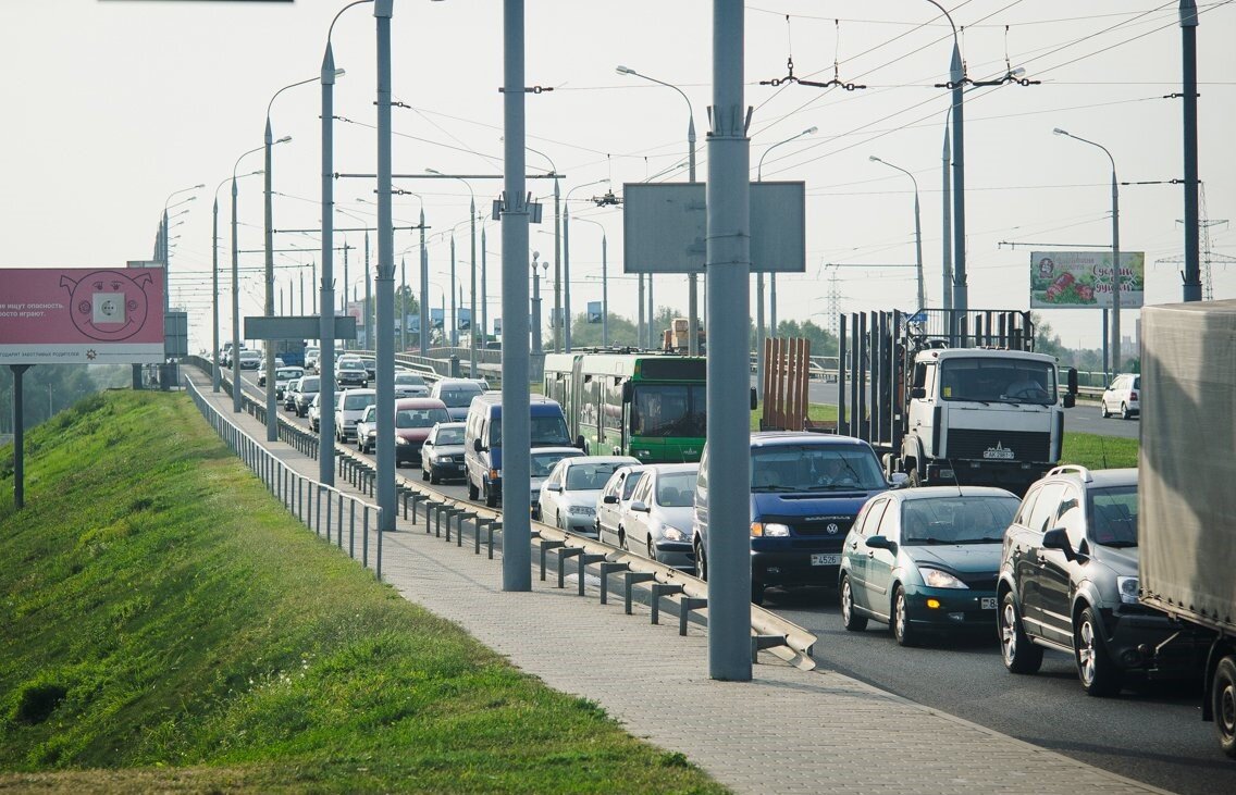 Одна из двух переправ через реку СОЖ внутри города