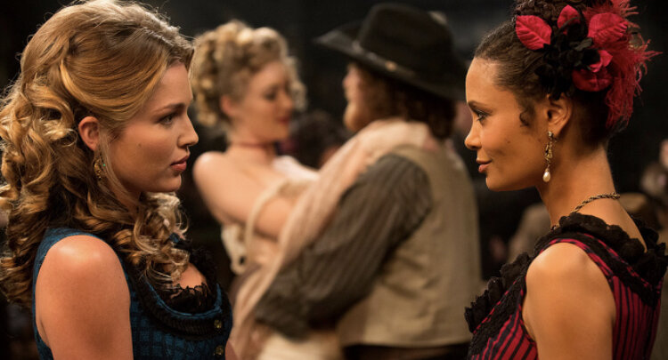 Над этим сериалом работает просто невероятная команда: сценарием занимается Джонатан Нолан, придумавший все фильмы брата Кристофера, в нем играют талантливые актеры, среди которых Энтони Хопкинс, а Рамин Джавади, подаривший нам главную тему "Игры престолов", написал изобретательный саундтрек. Вообще, музыка в сериале - это просто праздник какой-то! Чего стоит Black Hole Sun или No surprises Radiohead, сыгранные на механическом пианино в ковбойском салуне. Тот, кто успел посмотреть, утверждает, что по мрачной красоте, драматизму и насыщенности сюжета сериал не уступает "Престолам".
Рейтинг на КиноПоиске - 8,46; IMDb - 9,1