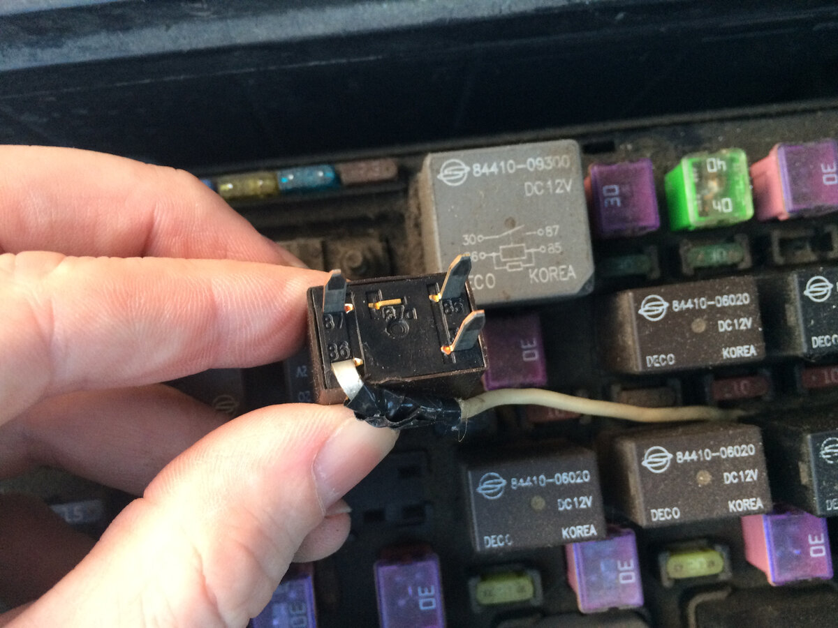 Вот так вот у меня, с изолентой. Не так аккуратно, но уже 6 лет работает.