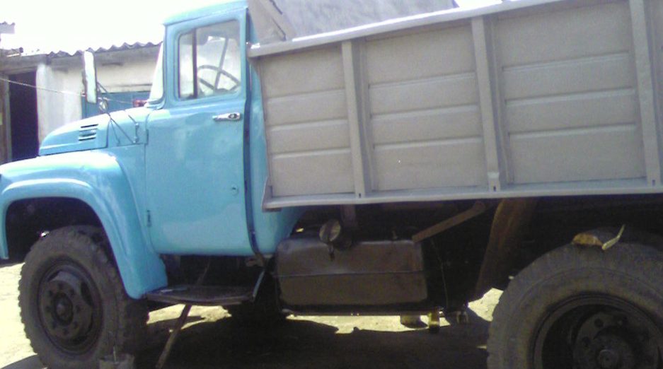 (боковая часть грузовика, все выполнено в классических цветах для ЗИЛ-130)