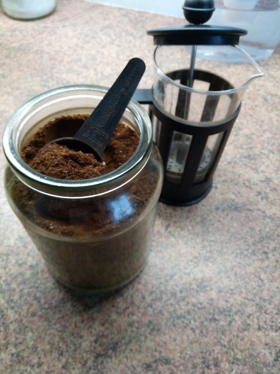 Молотый кофе, френч-пресс и четыре минуты времени - формула идеального напитка