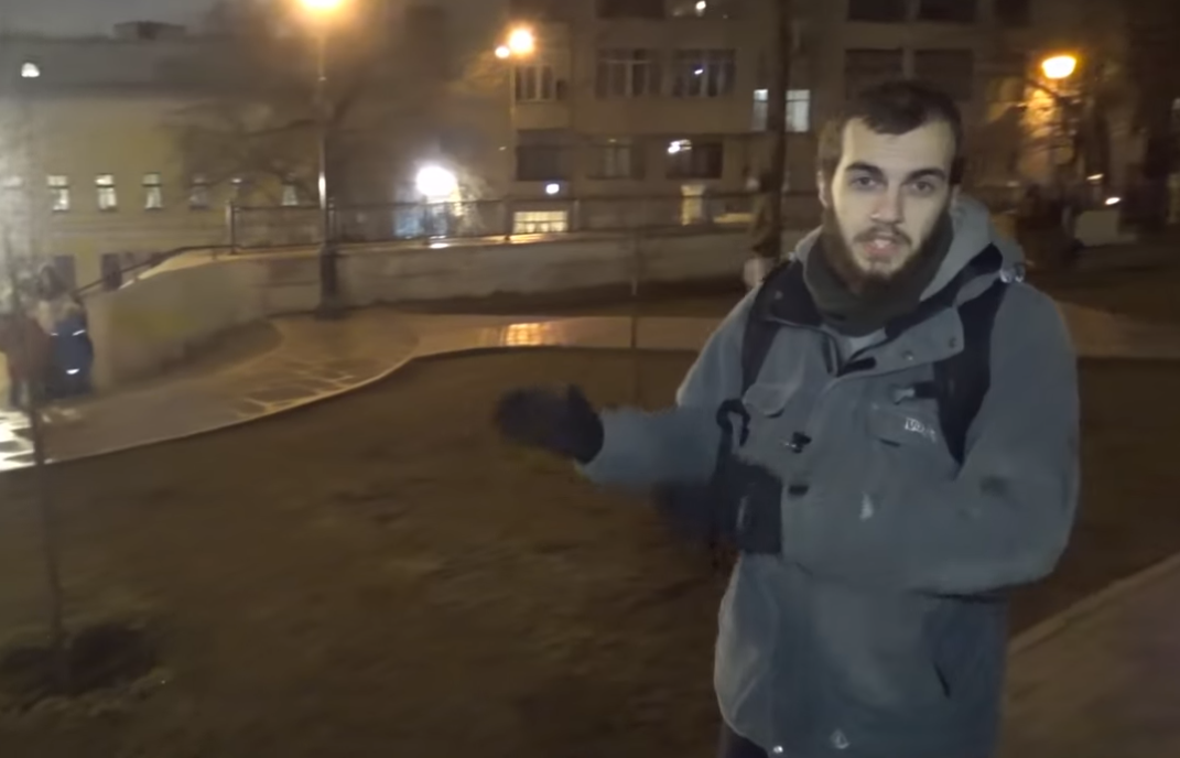 Леонид Лебедь рассказывает о задачах рейда.
Скриншот  выпуска "Лев Против - Неадекватный бросился на оператора"
