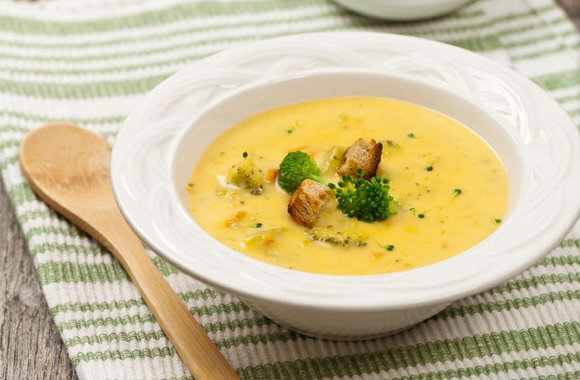 Какой же это вкусный суп! Если вы его еще не пробовали — обязательно попробуйте!
Нежный, с потрясающим сливочным вкусом.
Готовится он очень просто и быстро.
Количество ингредиентов указано на четырехлитровую кастрюлю