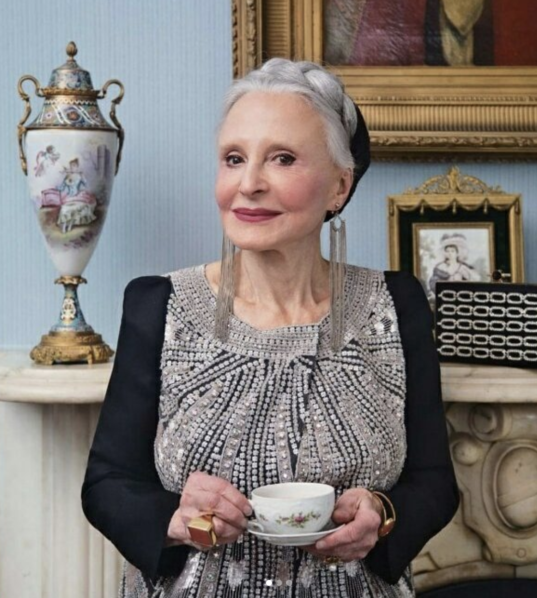 Joyce Carpati, сейчас ей 88, здесь она помладше