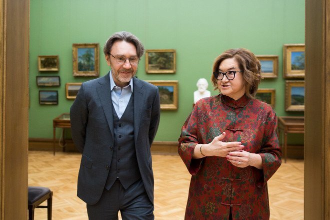Директор Третьяковки Зельфира Трегулова и Сергей Шнуров
