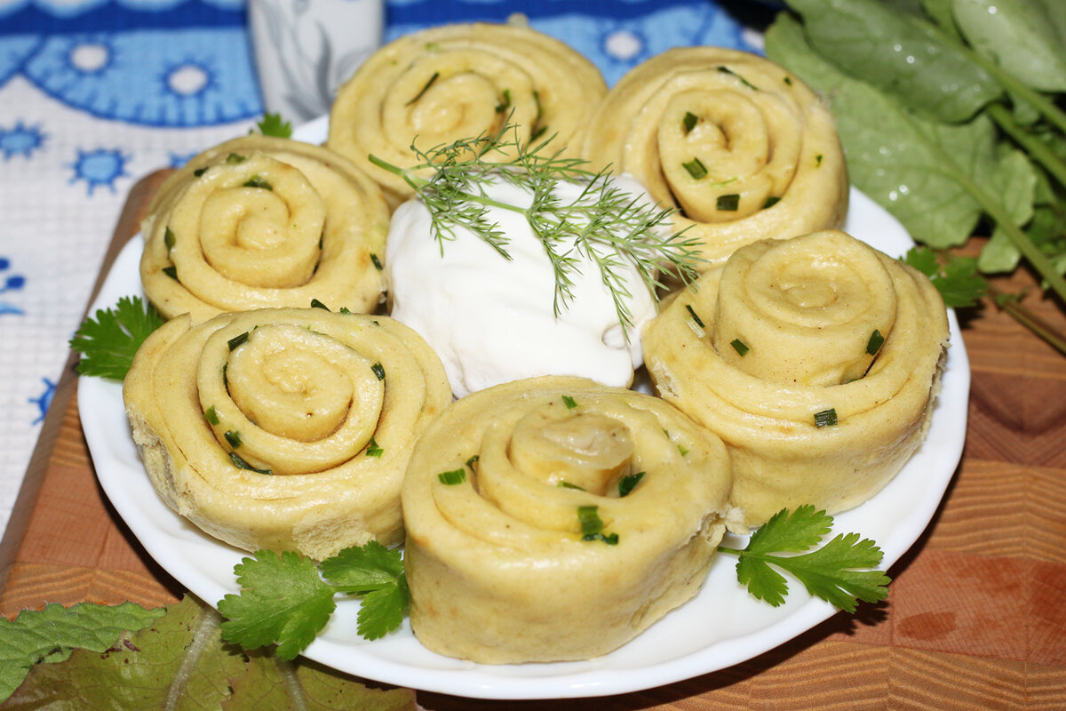 Штрудли с начинкой из зелёного лука